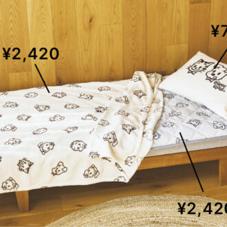 枕カバー［H43×W63］¥759、ブランケット［H190×W140］¥2,420、敷きパッド［H205×W100］¥2,420（すべてシーズン リーズン バイ リン アンド レッド／しまむら）