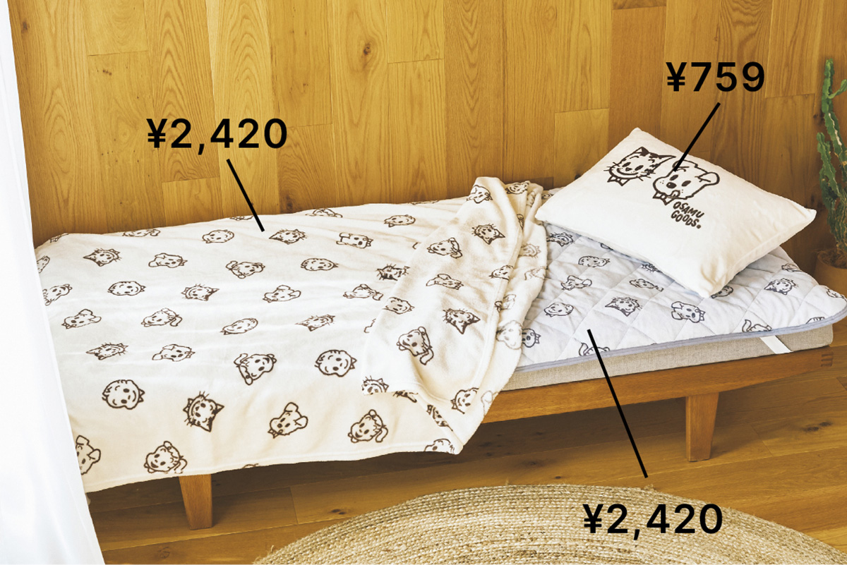 枕カバー［H43×W63］¥759、ブランケット［H190×W140］¥2,420、敷きパッド［H205×W100］¥2,420（すべてシーズン リーズン バイ リン アンド レッド／しまむら）
