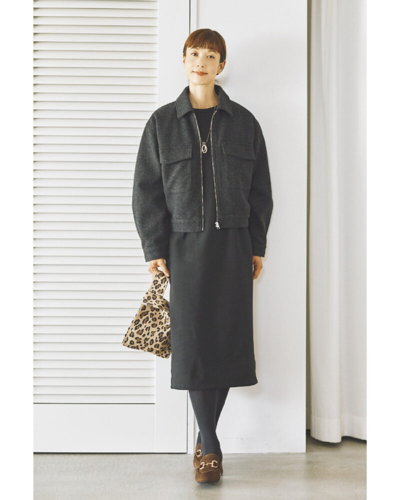 コート¥2,200、ワンピース¥770（ともにシーズン リーズン バイ リン アンド レッド／しまむら）　靴、バッグ、ネックレス（しまむら参考商品）