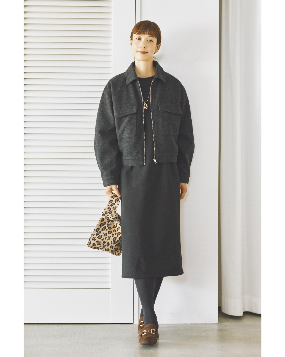 コート¥2,200、ワンピース¥770（ともにシーズン リーズン バイ リン アンド レッド／しまむら）　靴、バッグ、ネックレス（しまむら参考商品）