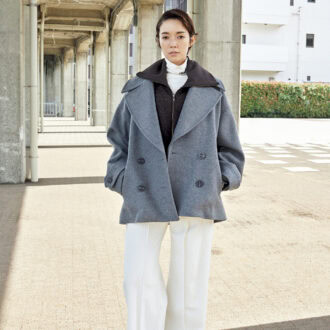 ベスト¥26,400（プロタゴニスタ／アマン）　コート¥58,300（HER.）　カットソー¥16,280（オブラダ／シンチ）　パンツ¥28,600（ニコラ ジェンソン／リノウン）　シューズ¥29,700（ジャック·オブ·オール·トレーズ プレスルーム）