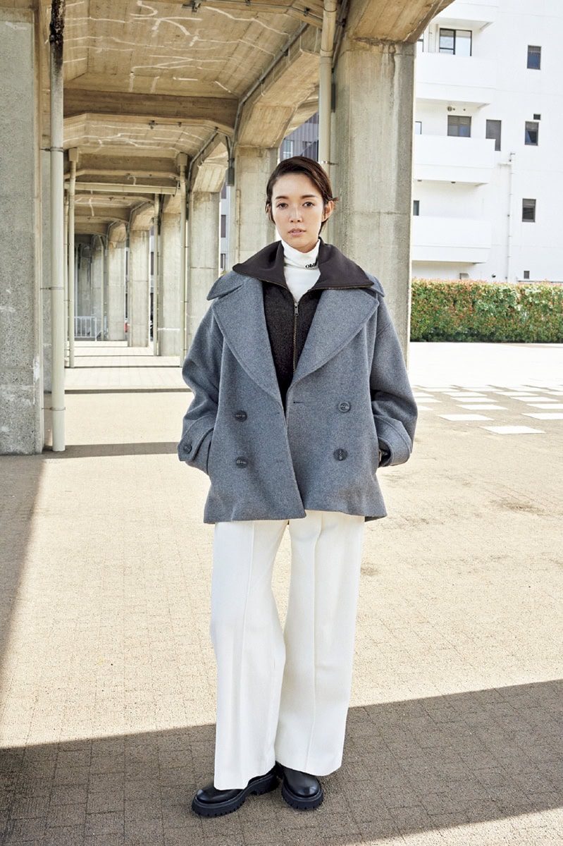 ベスト¥26,400（プロタゴニスタ／アマン）　コート¥58,300（HER.）　カットソー¥16,280（オブラダ／シンチ）　パンツ¥28,600（ニコラ ジェンソン／リノウン）　シューズ¥29,700（ジャック·オブ·オール·トレーズ プレスルーム）