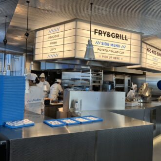 ネオナイスバーガー表参道内観