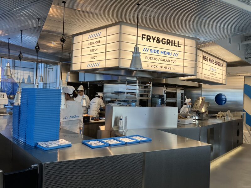 ネオナイスバーガー表参道内観