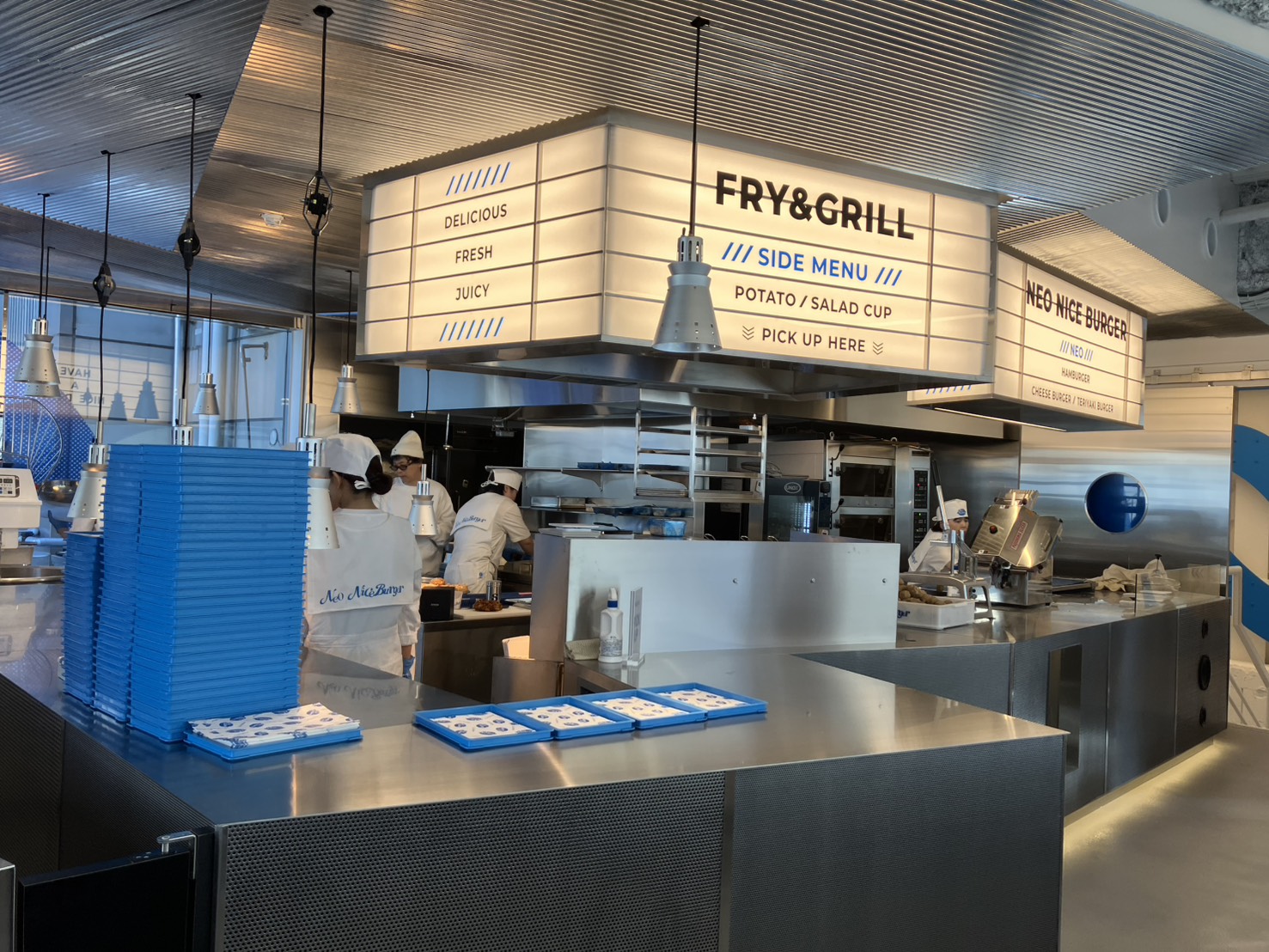 ネオナイスバーガー表参道内観