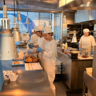 ネオナイスバーガー表参道内観