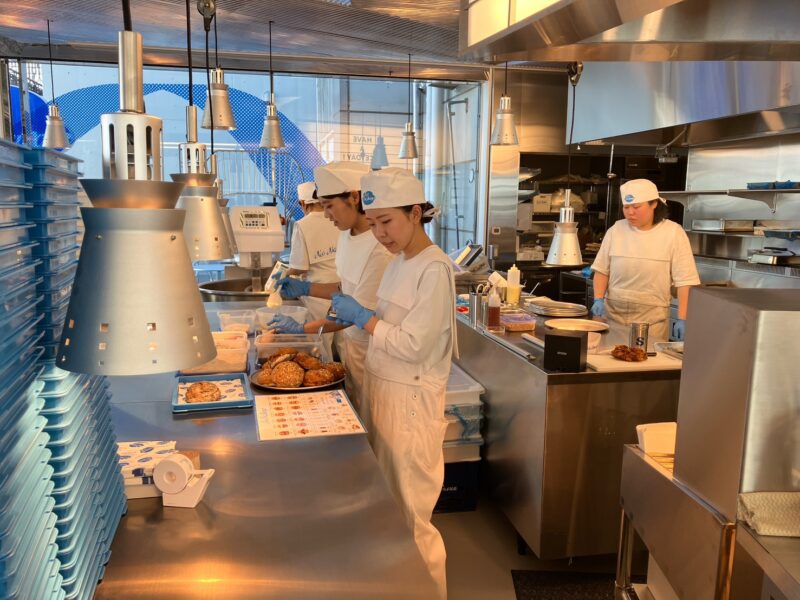 ネオナイスバーガー表参道内観