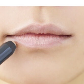 【1】コンシーラーで赤みをリセット