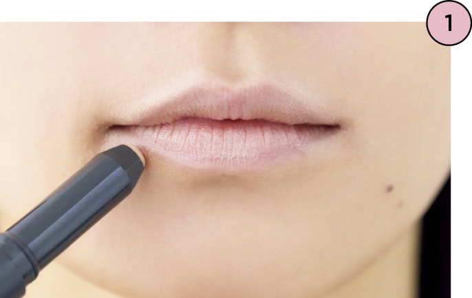 【1】コンシーラーで赤みをリセット