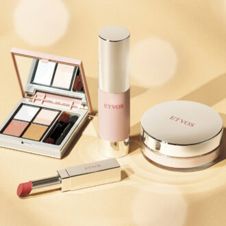 2025年クリスマスコフレ【エトヴォス】 ベース・パウダー・アイシャドウ・リップも！ 敏感肌にも優しいセットでフルメイク♡