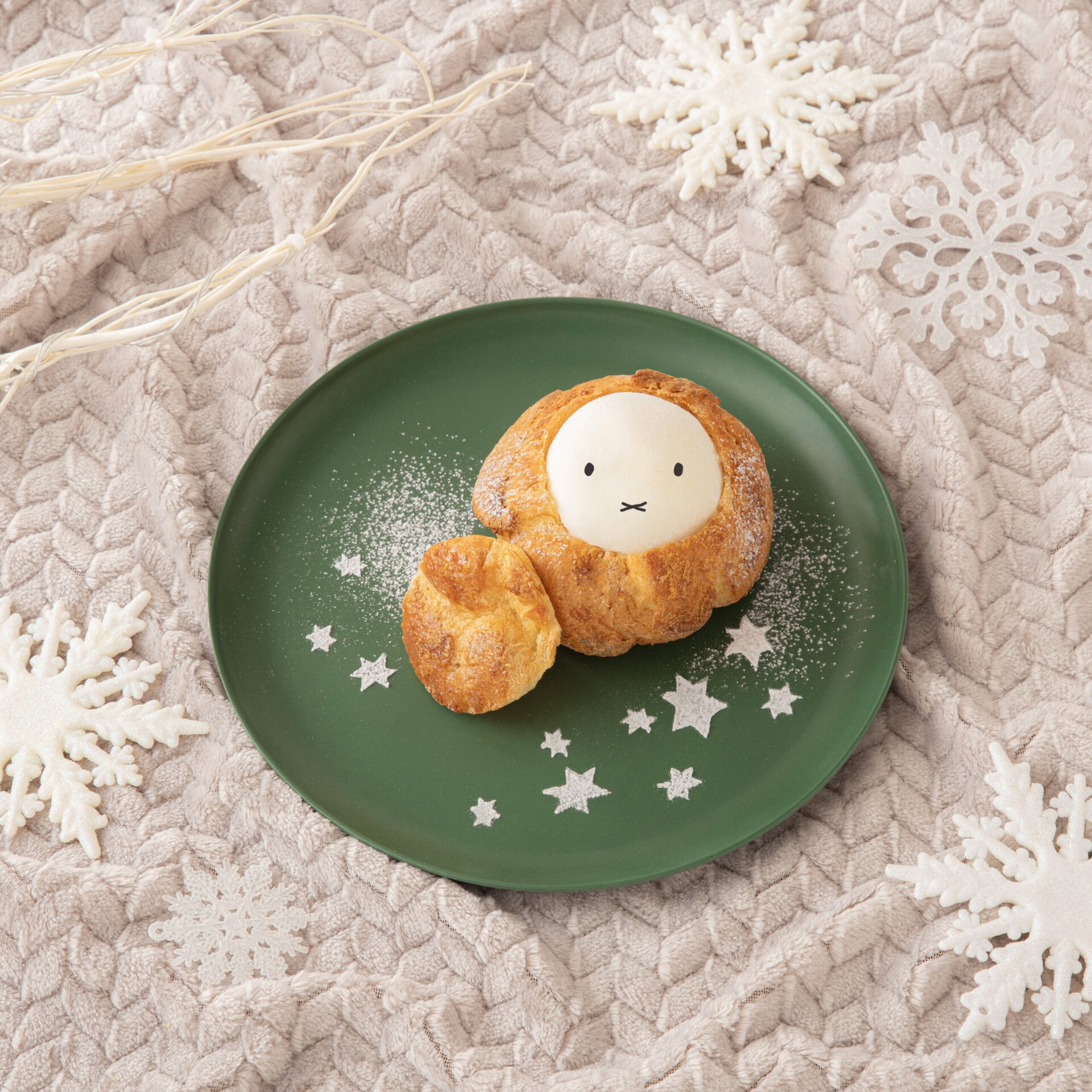 かくれんぼミッフィーのもっちシュー￥1,090