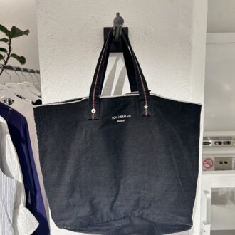 ブラックデニムのバッグ