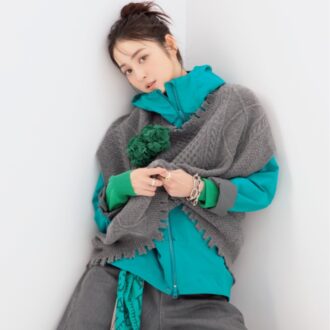 【佐々木希】アウトドア小物を街アイテムへアップデート「アクセサリーやきれいな色を挿して、動きやすくて可愛い着こなしができたら」
