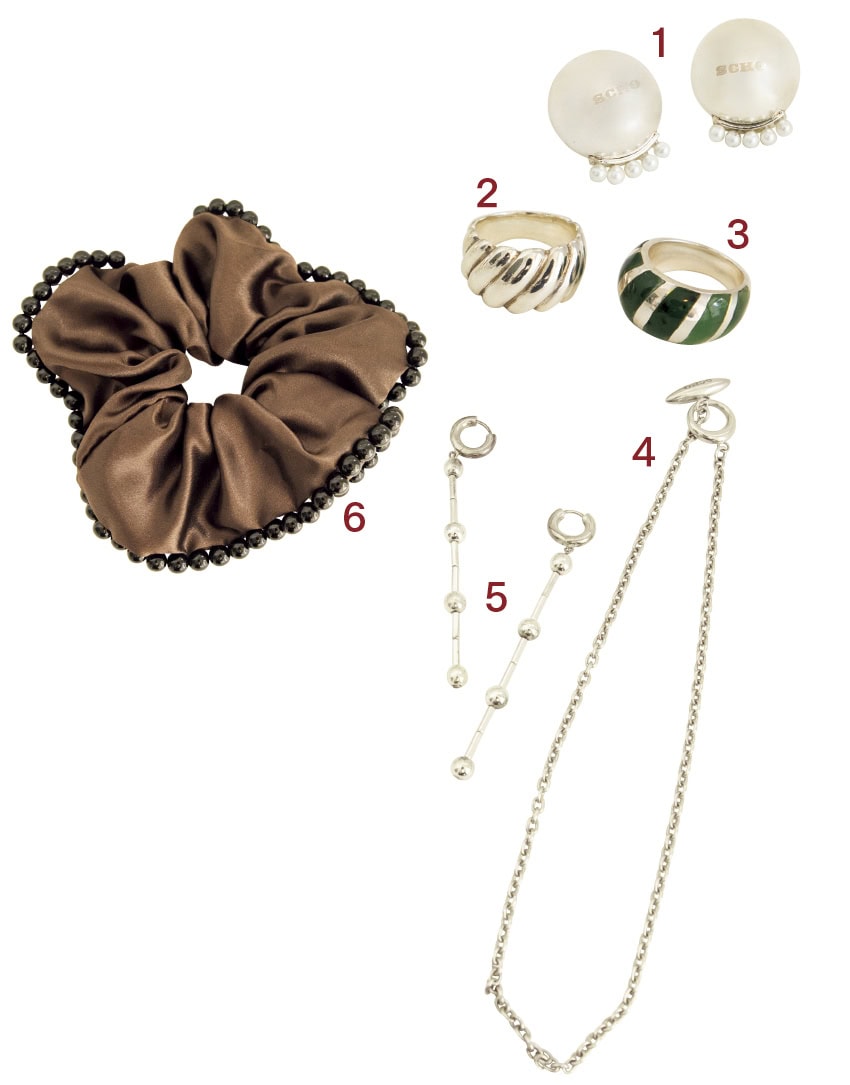 1.ボールの下側にプチパールを5つ並べた洒落たピアス（₩380, 000）。2･3.手元に強さのある華やかさを添えてくれるリングも種類豊富。4･5･6.希さんの戦利品。「どんなコーデにも合わせやすくて日常使いしやすいジュエリーを選びました♡」。プチボールで縁取られたシュシュ（₩155,000）はブランドのベストセラー。