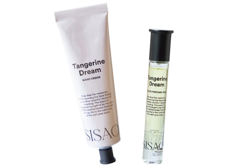 右_持ち運びに便利な10mLサイズ(₩39,000)。左_ハンドクリーム(₩28,000)。