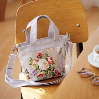 トートバッグS［H18.5×W26×D10.5］¥10,890（ローラ アシュレイ／ワールド プレスインフォメーション）