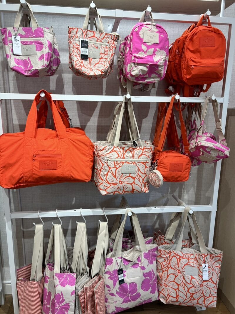 テンション高めのピンクやオレンジ