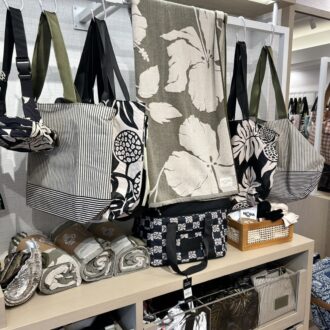 落ち着いたカラーも