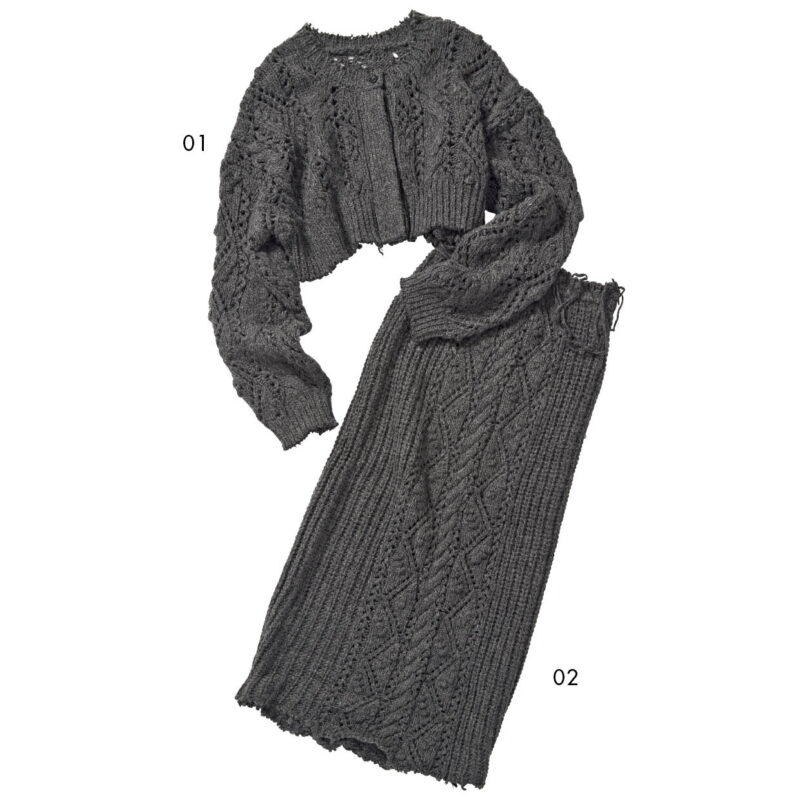 01_ふっくらとしたケーブル編みやショート丈で旬のバランスが叶う。ニットカーディガン￥15,400、02_すっきりシルエットで、カーディガンとセットアップで着ても可愛い。ニットスカート￥14,300（アンヌーク／アンヌーク 新宿ルミネ2店）