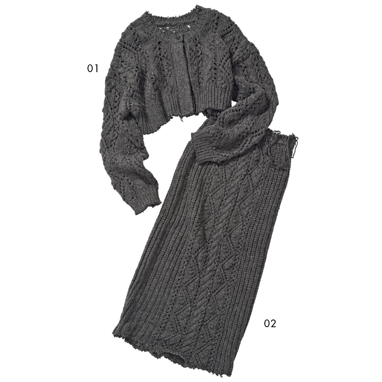 01_ふっくらとしたケーブル編みやショート丈で旬のバランスが叶う。ニットカーディガン￥15,400、02_すっきりシルエットで、カーディガンとセットアップで着ても可愛い。ニットスカート￥14,300（アンヌーク／アンヌーク 新宿ルミネ2店）