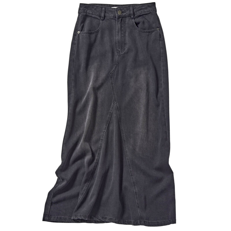 スカート￥13,000（スタジオ ドー）