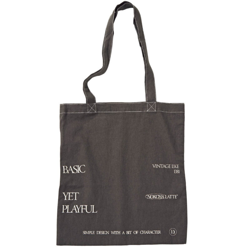 トートバッグ￥3,900（NOKCHA）