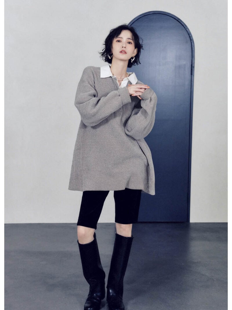 シャツワンピース¥9,350、バイカーパンツ¥7,150(ともにスタイルミキサー) ネックレス¥4,730(ダナエ∴/ススプレス) ピアス¥16,500(インムード) ブーツ¥19,800(ル タロン/ル タロン 有楽町マルイ店)