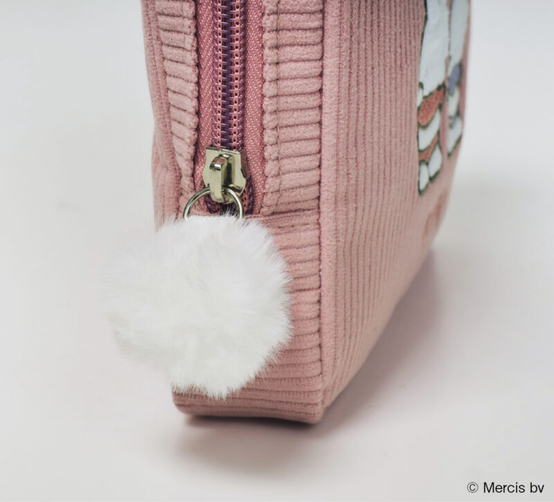 引き手部分のふわふわな白いファーが可愛い