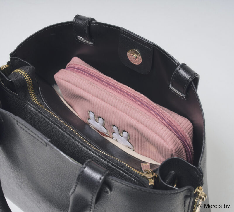 スリムなサイズでバッグにもすっぽり