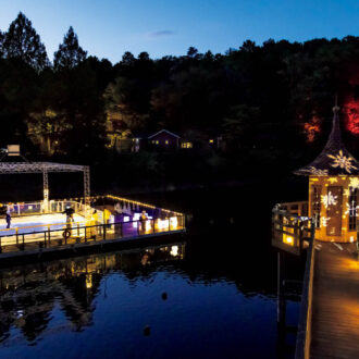 湖上テラスにオープンしたスケートリンク