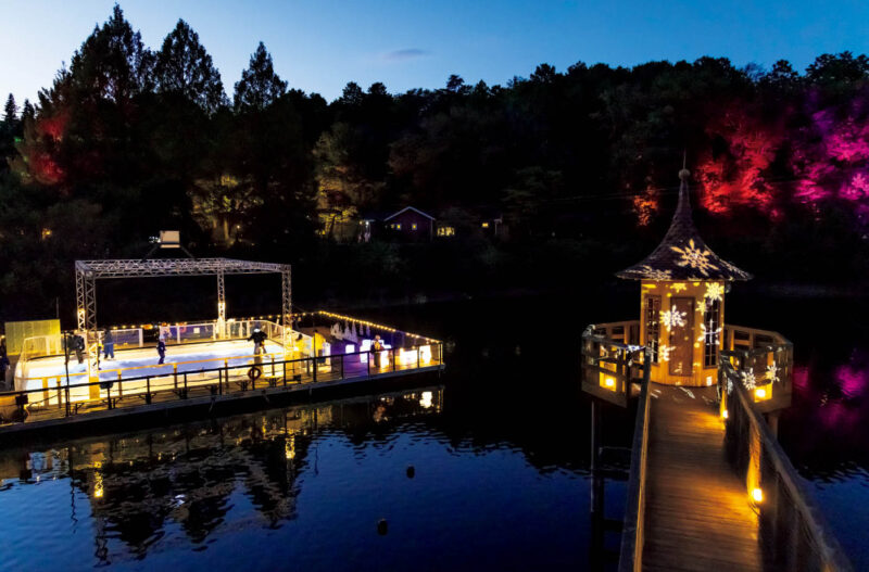 湖上テラスにオープンしたスケートリンク