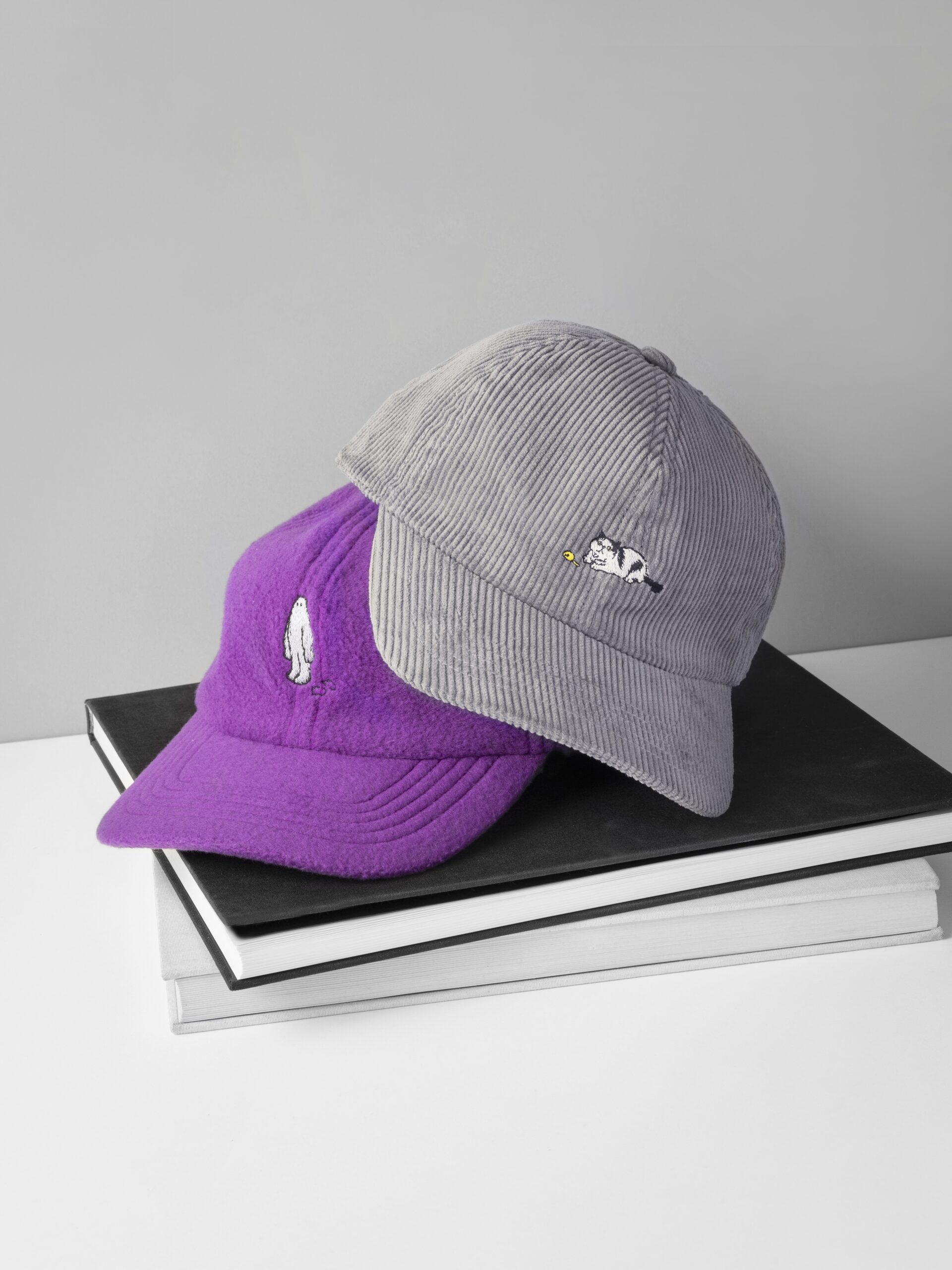 キャップ 各￥10,450（ともにテンベア／テンベア トウキョウ）