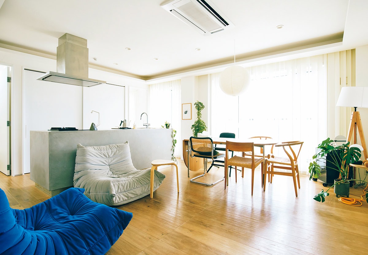 リビングで存在感を放つ、リーン・ロゼの一人がけソファ『ロゼトーゴ』