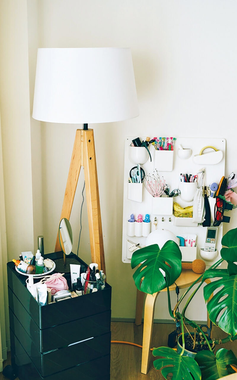 毎日使うメイク道具は、360°コンテナに収納