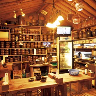 1.築110年以上の歴史がある韓屋造りの店内。