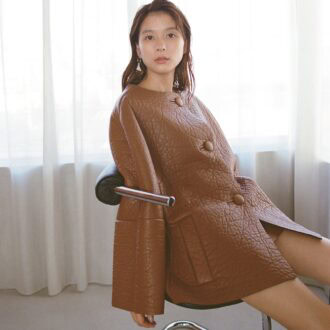 透明感と大人っぽさが交錯！【芳根京子】が纏うプラダ
