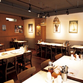 ローカルすぎず気取りすぎず、気負いなく過ごせる店の雰囲気もいい。