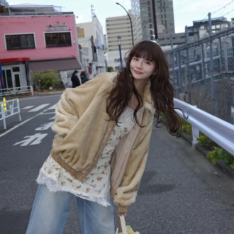 【30代スナップ】サテンキャミで春を先取り！ デニム合わせで作る大人の甘めカジュアル