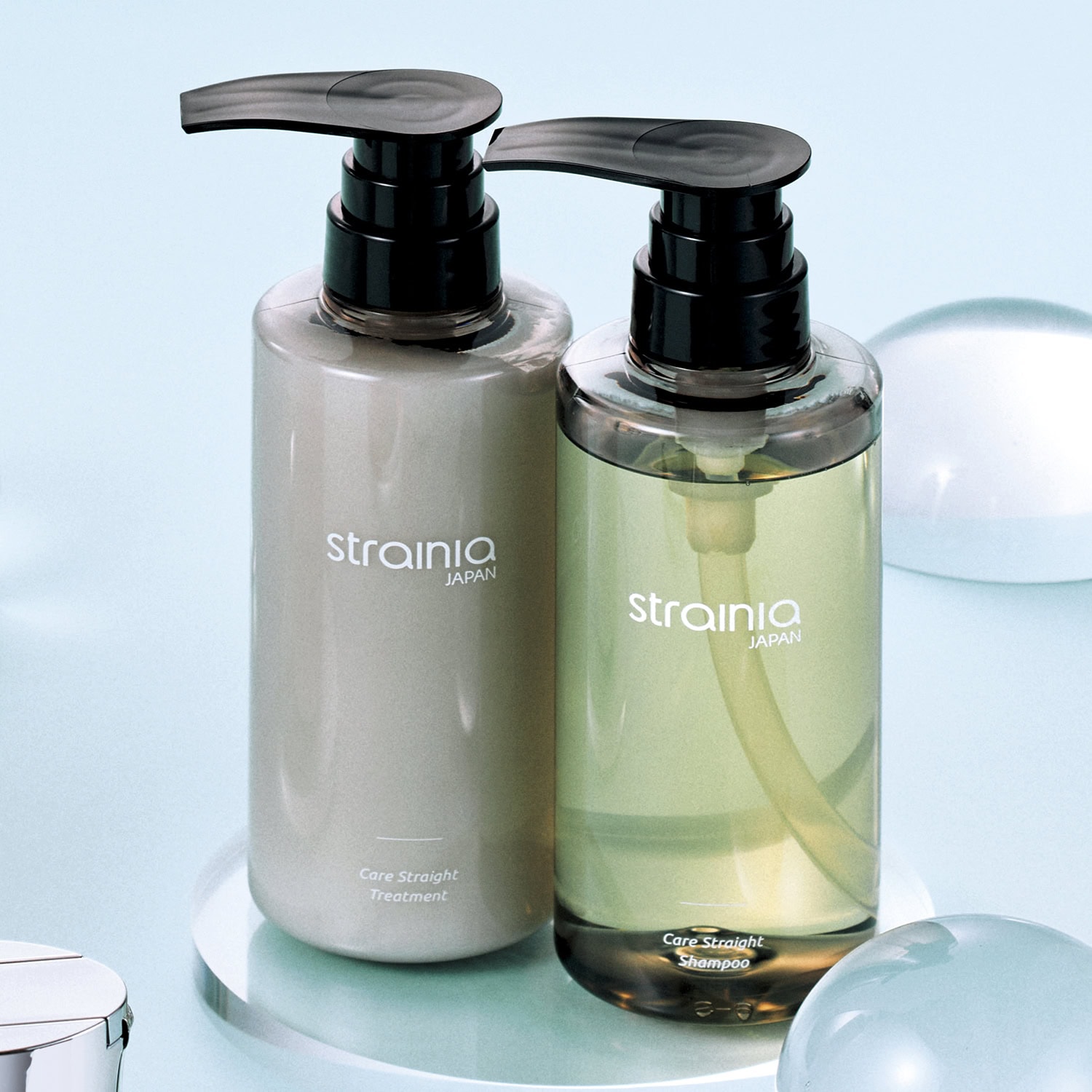 ストレーニア （右）ケアストレートシャンプー、（左）ケアストレートトリートメント