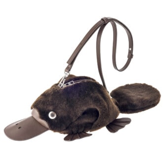 「もふもふの存在感がたまらない♡」（T）バッグ[H12×W17.5×D11]¥292,600（ロエベ／ロエベ ジャパン クライアントサービス）