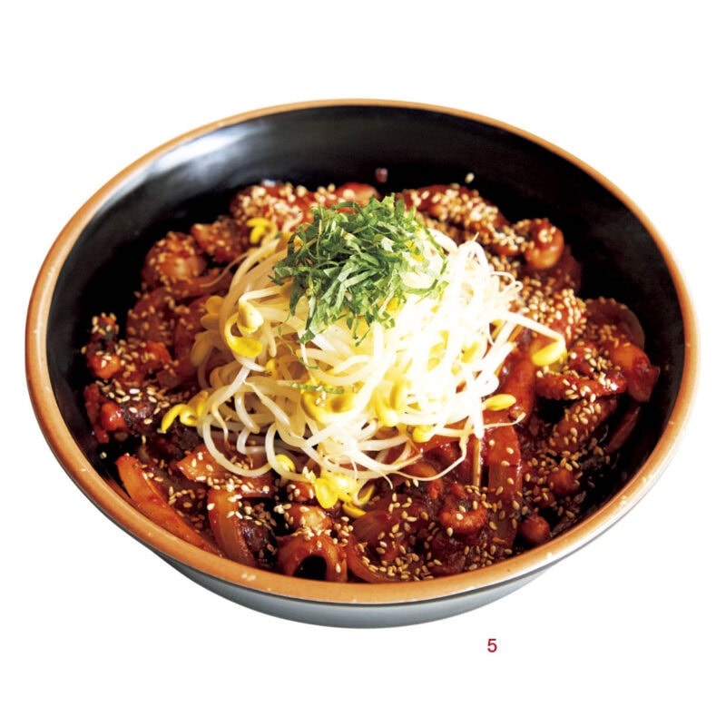 5.もやしとエゴマがのったタコ炒め（₩24,000）。