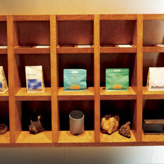 2･3.ヨーロッパを中心に豆は20種類以上揃えており買うこともできる。アワードで優勝経験がありコーヒーマニアも納得のラインナップ。