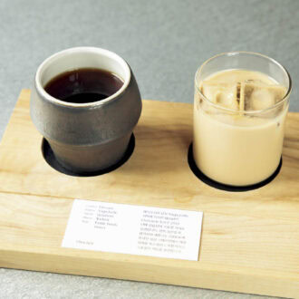 4.豆の種類を選んだら飲み方を選ぶ。今回は同じ豆でホットのブラックとアイスラテをペアリング（₩14,000）。