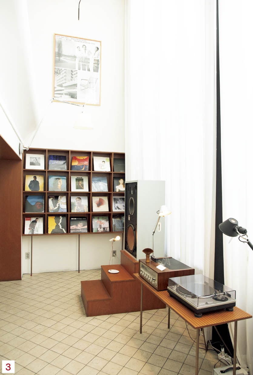 2～4.閑静な住宅街・延禧洞に位置し、自然光が気持ちよくゆったりした雰囲気で音楽とコーヒーに向き合える。「どこに座るかでインテリアが違うから、見え方も変わって楽しい」。