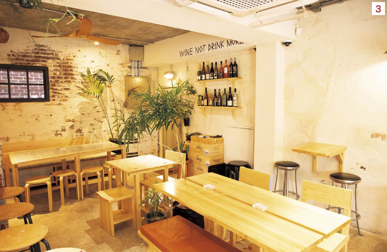 3.ウッディで心地いい店内