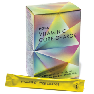 独自処方を採用したビタミンCを中心に、12種類のビタミン、セラミド、亜鉛などをバランスよく配合。水なしで飲める顆粒タイプ。2.3g×30包 ￥5,832（ポーラ）