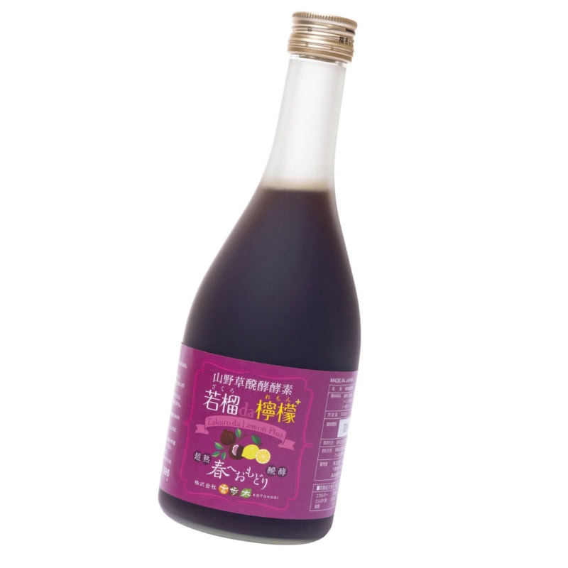 ザクロの種や皮、植物プラセンタまで丸ごと使用。女性ホルモンに似た働きを持つイソフラボンとエクオールを546種類も含む。500mL ¥6,100(言歩木)