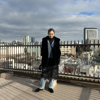 【30代スナップ】 ユニクロのヒートテック2枚重ねでお洒落に防寒！ 着膨れせずにデニムコーデをキャッチーに