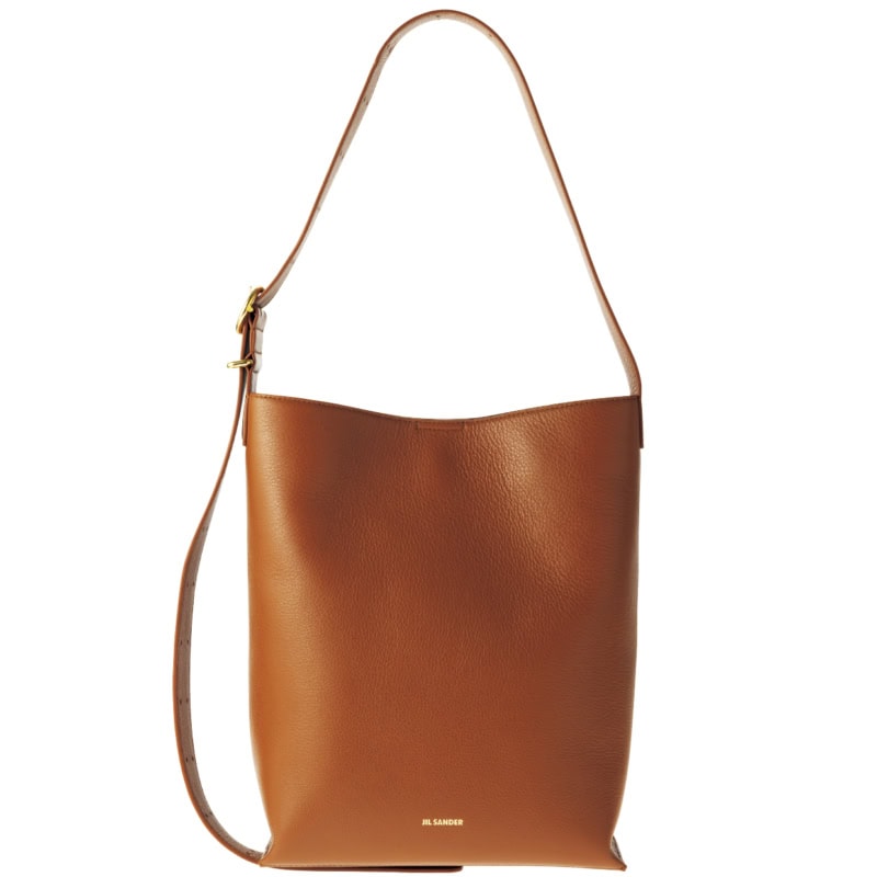 「ストラップの長さを変えられるのも◎」（Ｋ）バッグ“カンノーロ トート”[H30×W23×D13]￥335,500（ジル サンダー／ジルサンダージャパン）