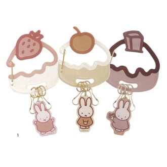 1.ケーキ型のアクリル製カラビナで、カバンの持ち手に付けても可愛い。キーリング 各¥1,540（クツワ／BSS）